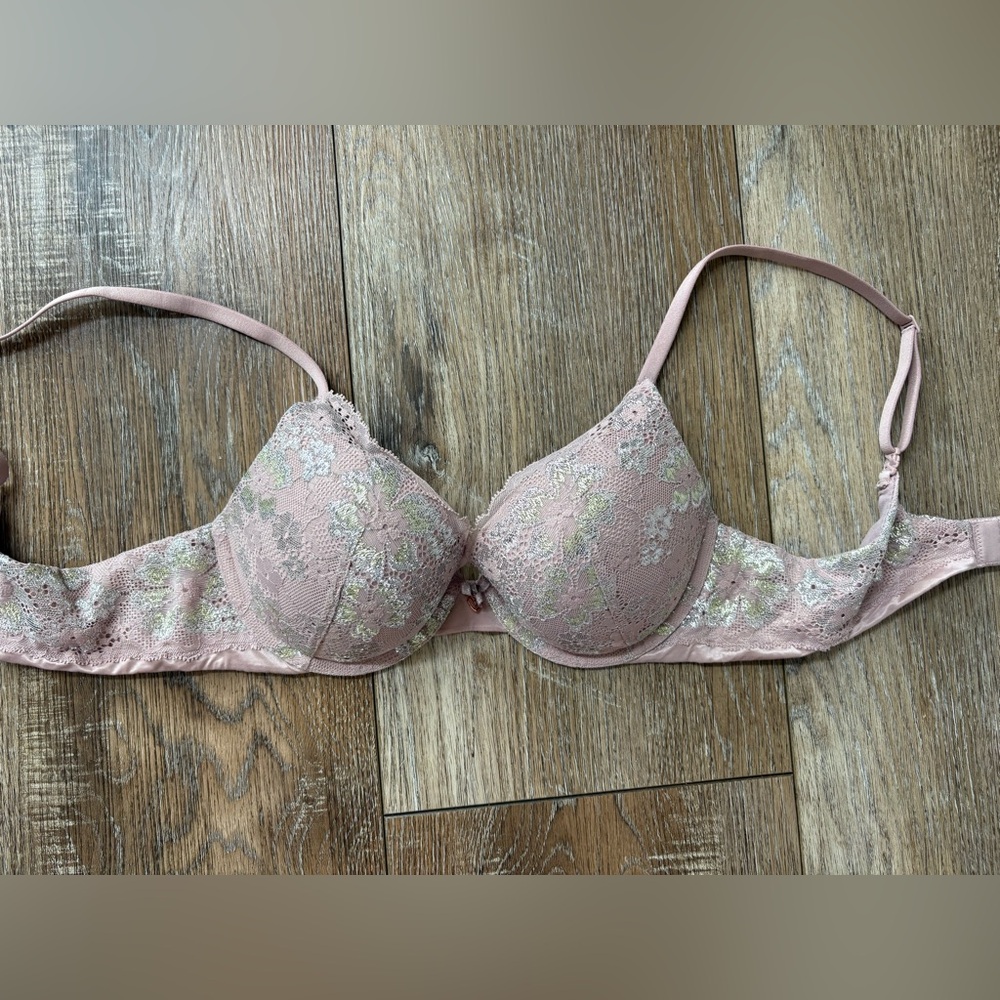 34B Victoria’s Secret bra women’s like new